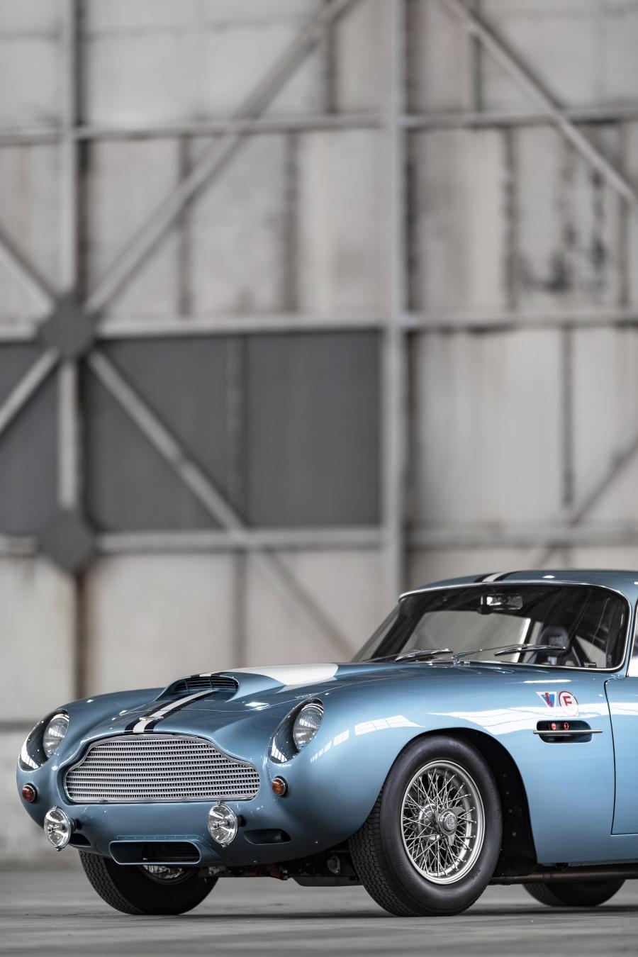 Детали экстерьера Aston Martin DB4 GT Continuation 2017 года  (UK) (фото 49 из 90)